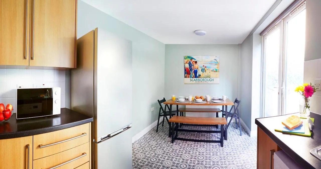 別荘 スカーバラ Beautifully Furnished 4-Bed Townhouse On South Cliffヴィラ イギリス