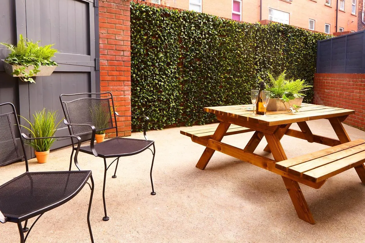 別荘 スカーバラ Beautifully Furnished 4-Bed Townhouse On South Cliffヴィラ